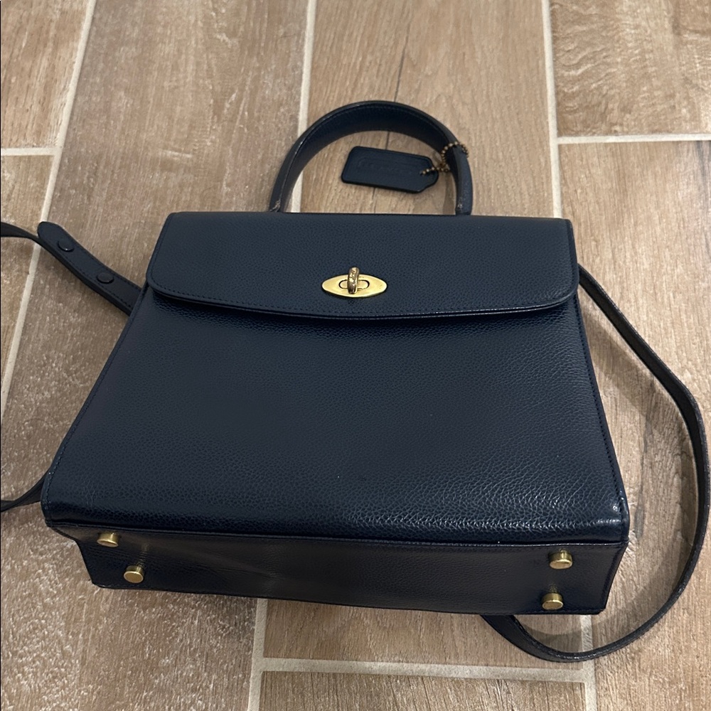 Vintage coach Madison Elegant navy pebbled Leather Handbag - Picture 5 of 10